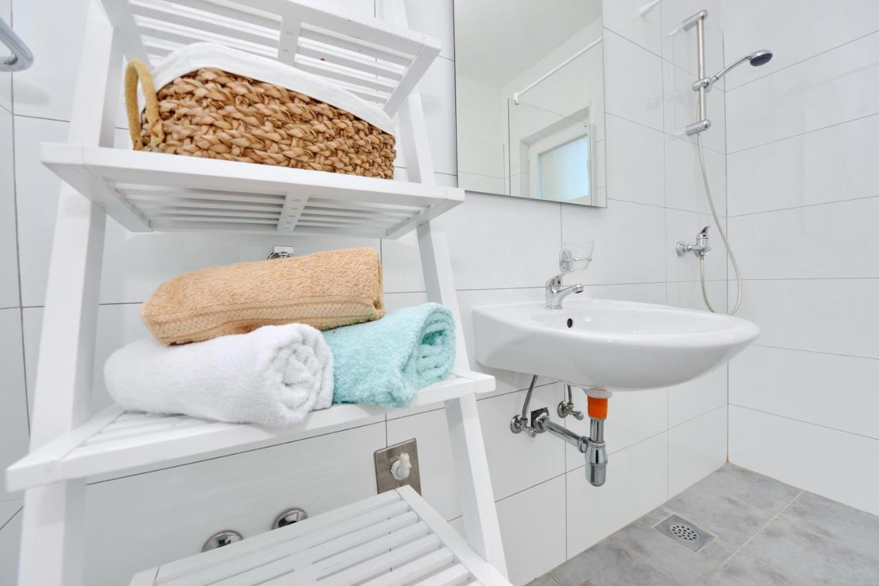Apartments Verita Pakoštane Eksteriør bilde